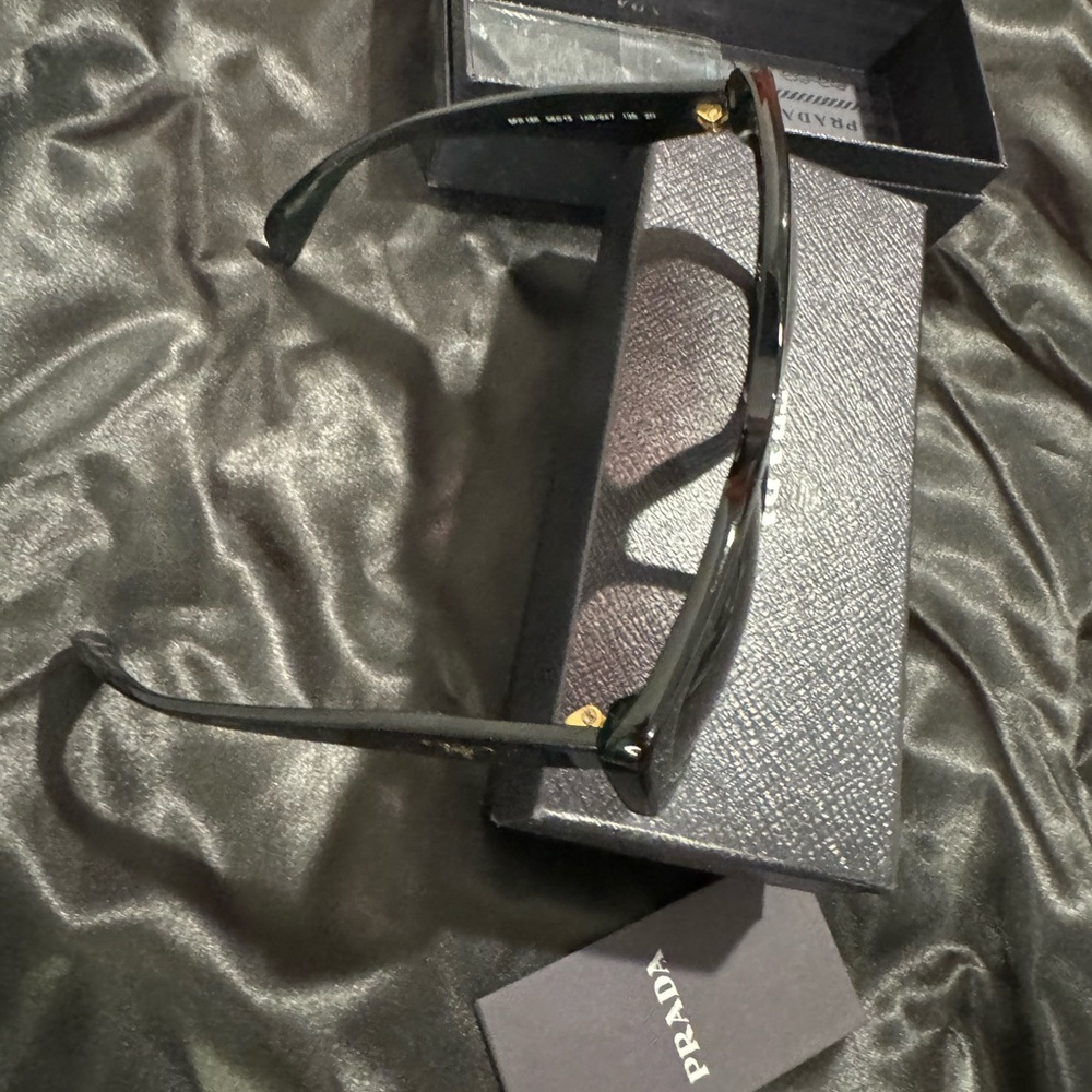 Prada sunglasses - Picture 8 of 8